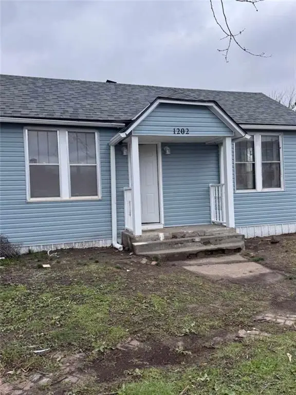 1202 Sacramento Street, Saint Joseph, MO 64503 - Image #2