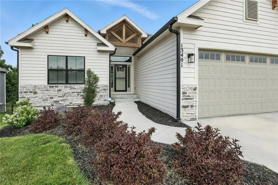 13491 Terrace Park Drive, Parkville, MO 64152 - Image #2