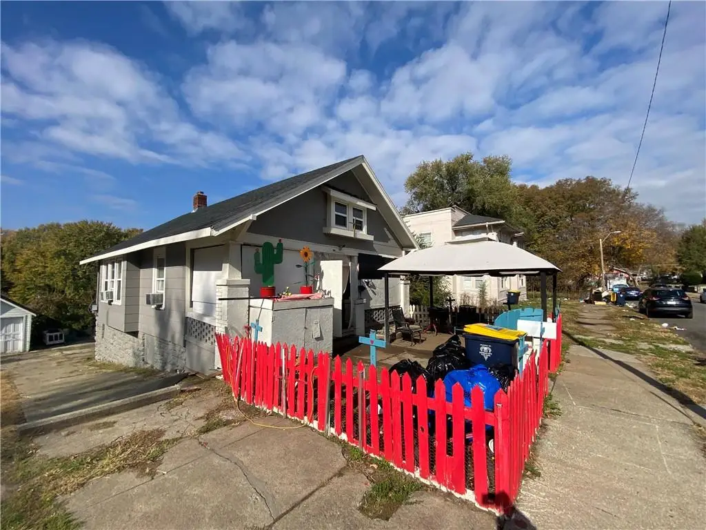 324 Bellaire Avenue, Kansas City, MO 64123 - Image #1