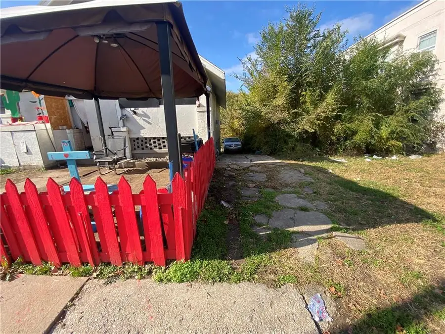 324 Bellaire Avenue, Kansas City, MO 64123 - Image #3