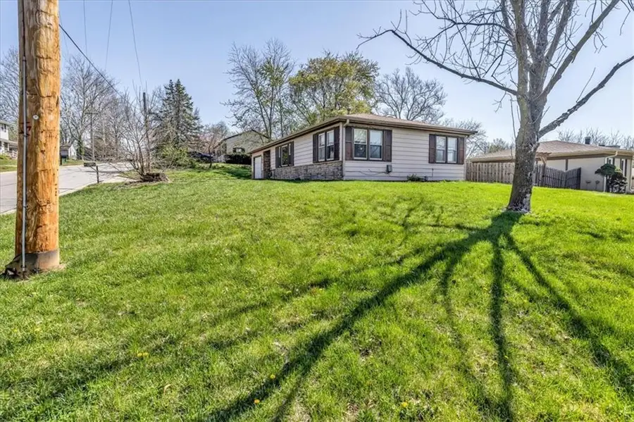 205 E Longfellow Street, Claycomo, MO 64119 - Image #3