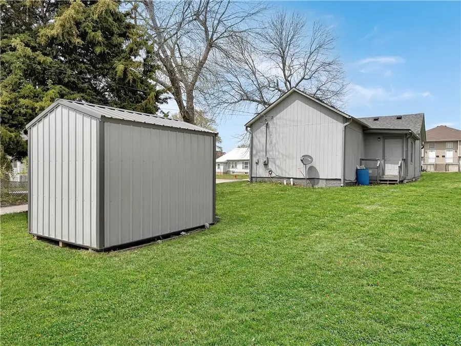 11 E 23rd Street, Higginsville, MO 64037 - Image #2