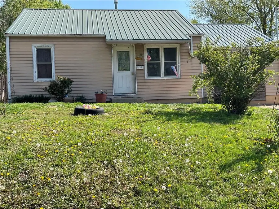 618 E Benton Street, Windsor, MO 65360 - Image #2