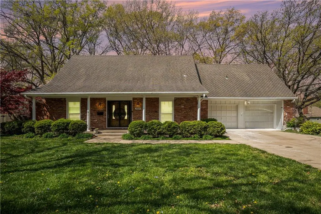 10100 El Monte Street, Overland Park, KS 66207 - Image #1