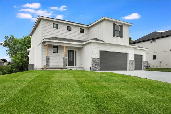 3904 SW Flintrock Drive, Lee's Summit, MO 64082