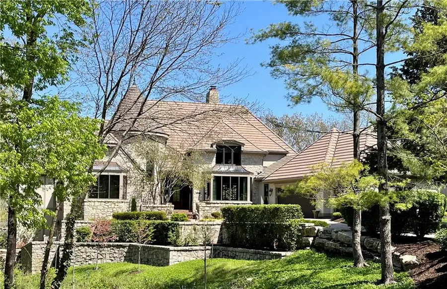 10504 S Highland Lane, Olathe, KS 66061 - Image #2