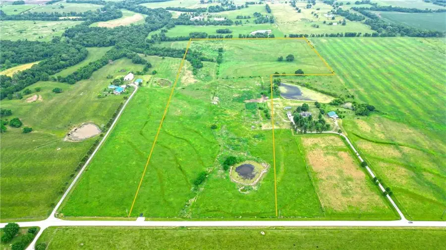 000 W 359th Street, Paola, KS 66071 - Image #2