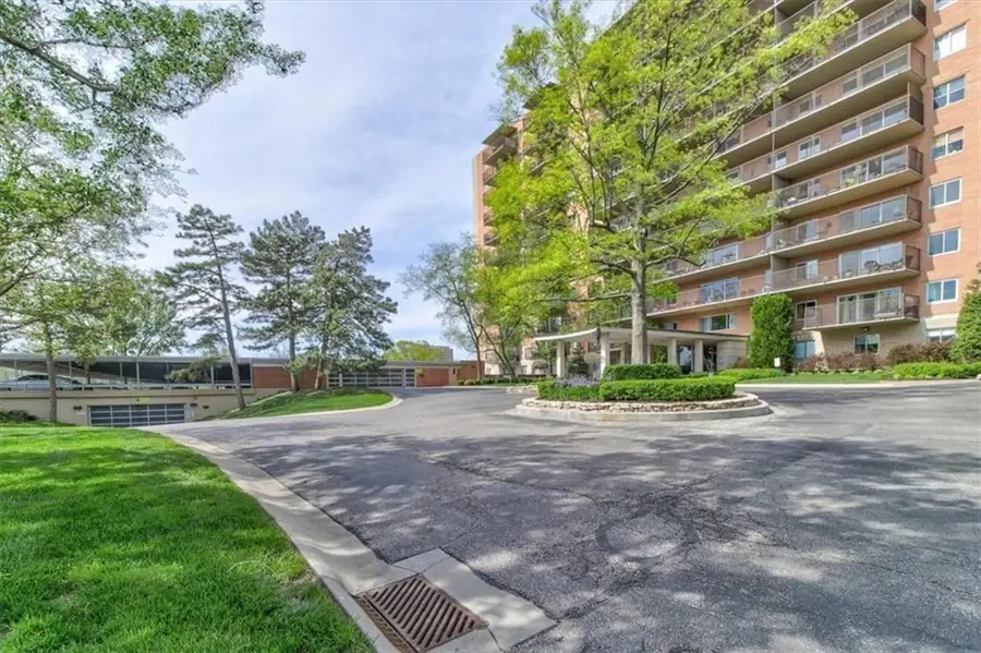 4550 Warwick Boulevard #210-211, Kansas City, MO 64111 - Image #2