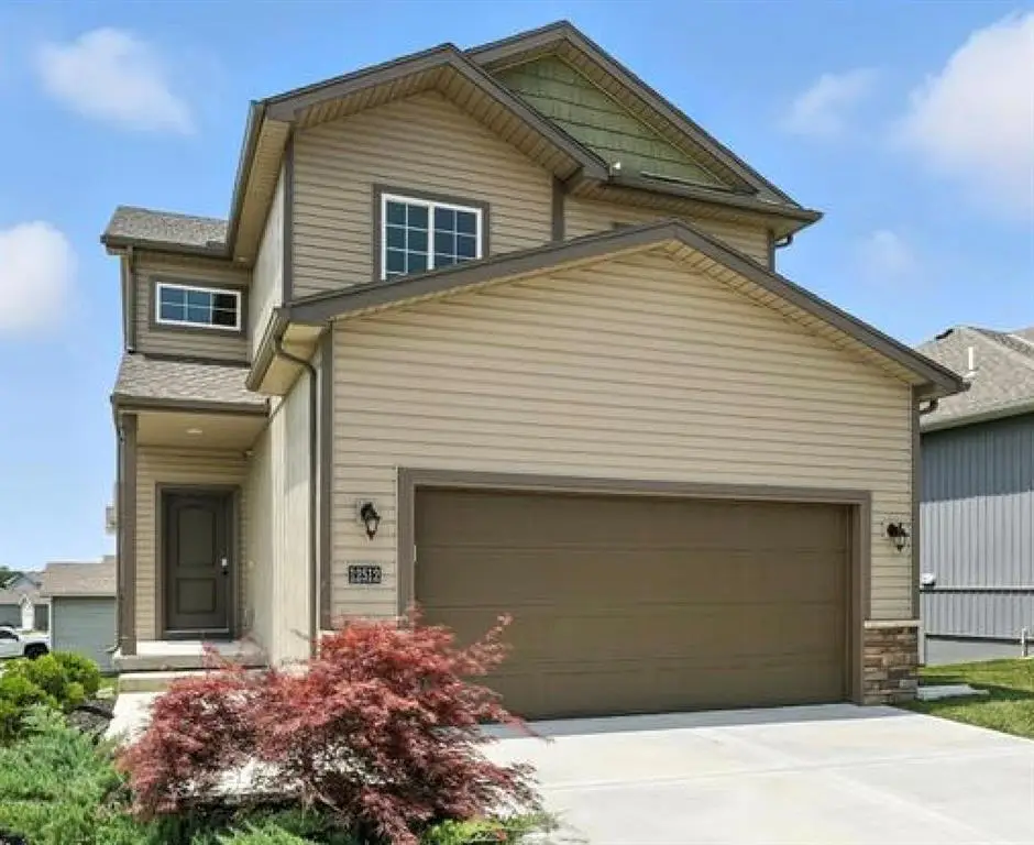12512 S Parkwood Lane, Lees Summit, MO 64086 - Image #1
