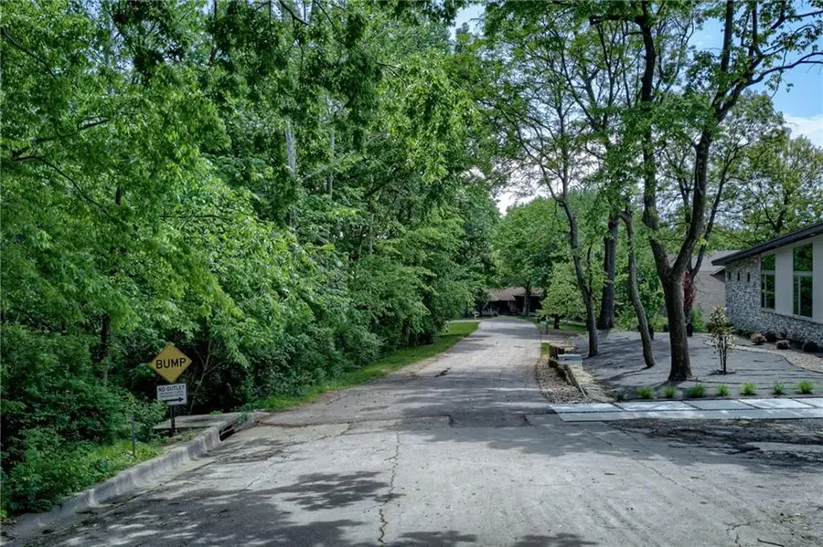 Bluff View, Parkville, MO 64152 - Image #2