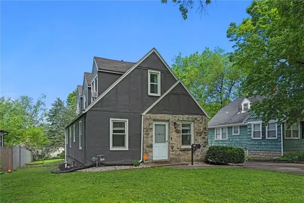 8242 Belleview Avenue, Kansas City, MO 64114