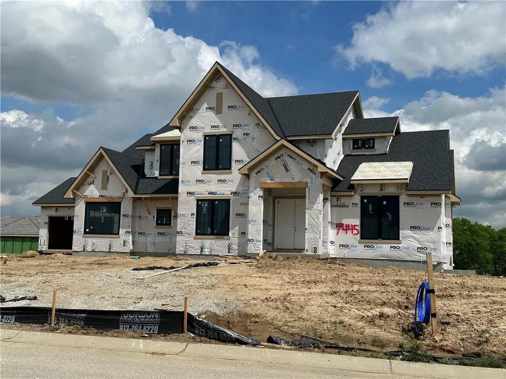 7445 NW Fawn Avenue, Parkville, MO 64152 - Image #1