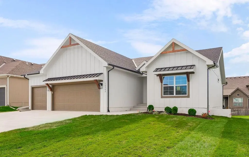 16502 S Stagecoach Street, Olathe, KS 66062 - Image #1