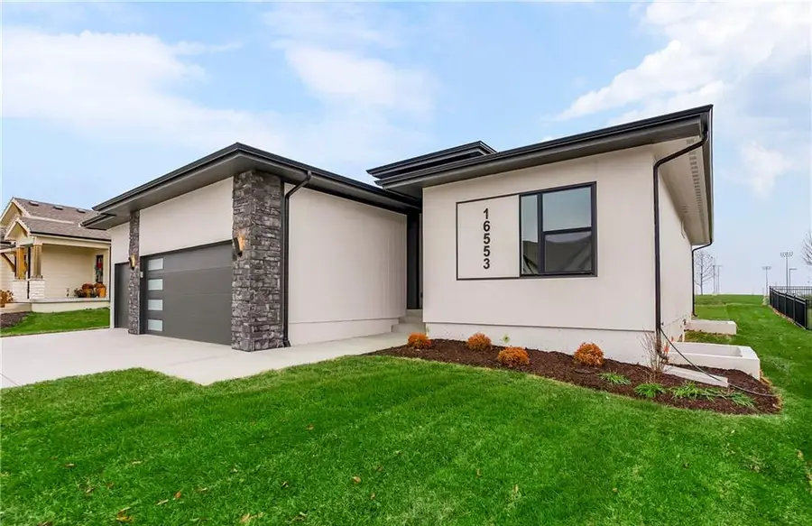 16553 S Stagecoach Street, Olathe, KS 66062 - Image #3