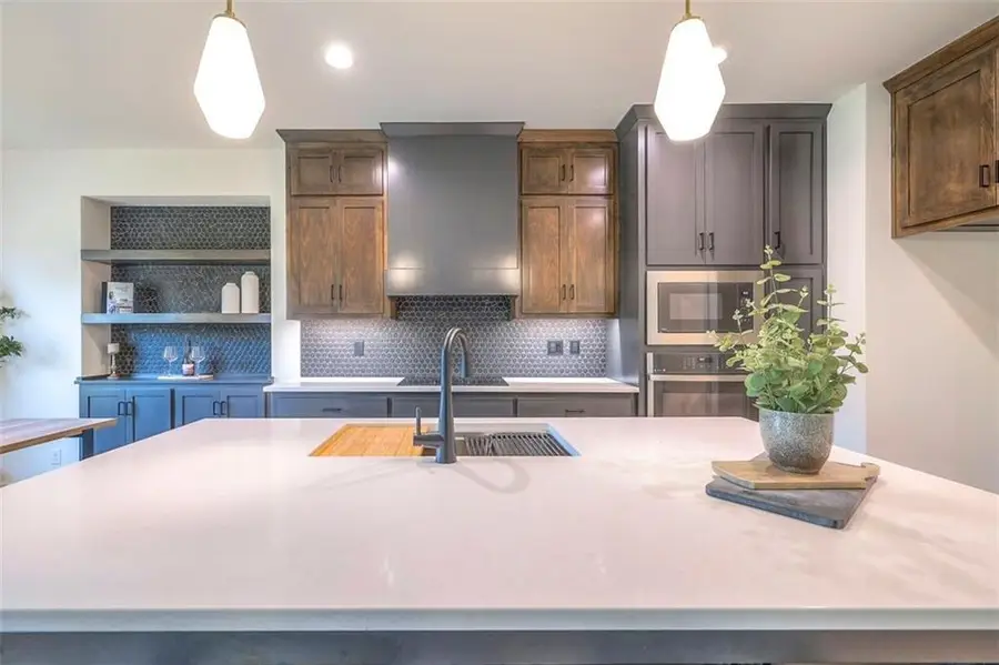 16567 S Stagecoach Street, Olathe, KS 66062 - Image #3