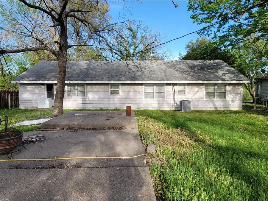 609 S Ridge Street, Yates Center, KS 66783 - Image #3