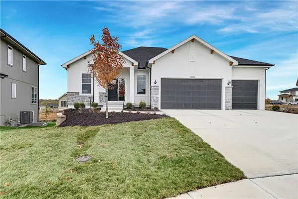 10026 Aurora Street, Lenexa, KS 66220