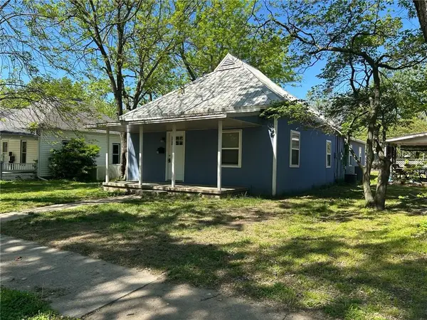 412 S First Street, Iola, KS 66749