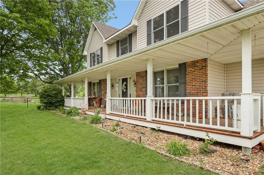 25002 E Twin Pines Drive, Harrisonville, MO 64701 - Image #2