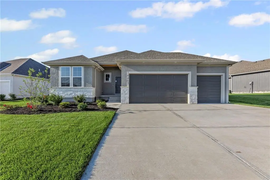14463 Aurora Lane, Basehor, KS 66007 - Image #1