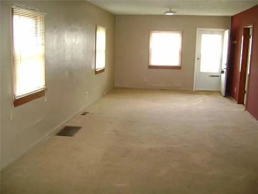 302 E Rose Street, Pittsburg, KS 66762 - Image #2