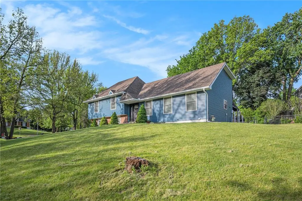 9708 N Campbell Drive, Kansas City, MO 64155 - Image #1