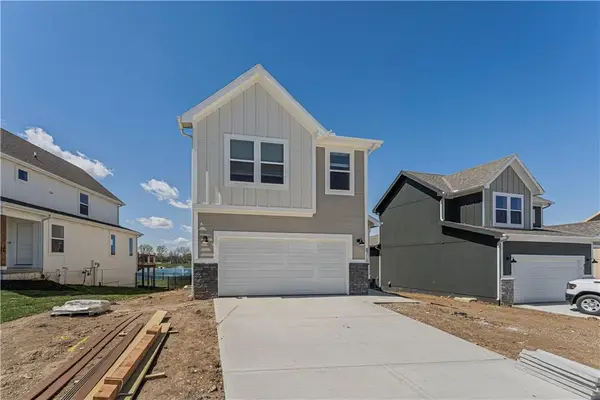 8720 SW Brickell Drive, Blue Springs, MO 64064