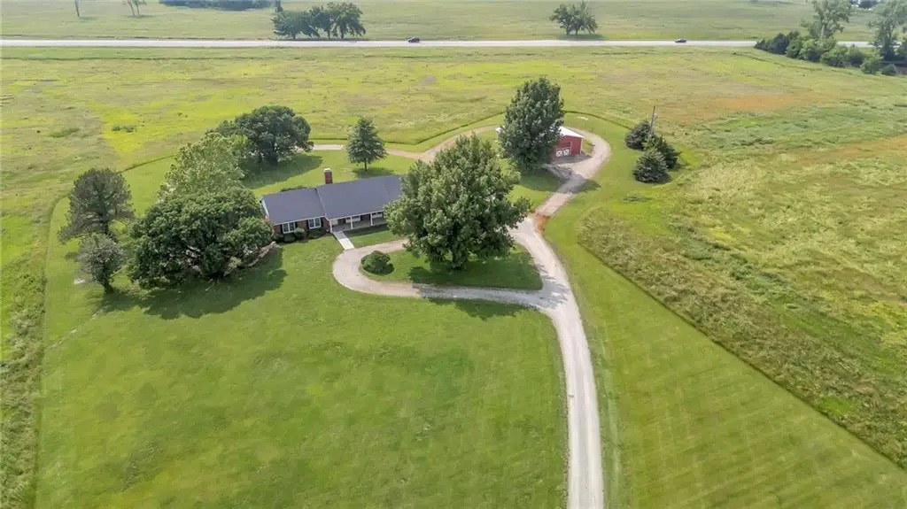 28210 Hedge Lane, Paola, KS 66071 - Image #1