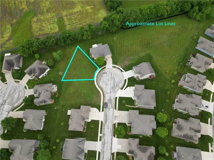 303 Crestview Court, Raymore, MO 64083 - Image #2