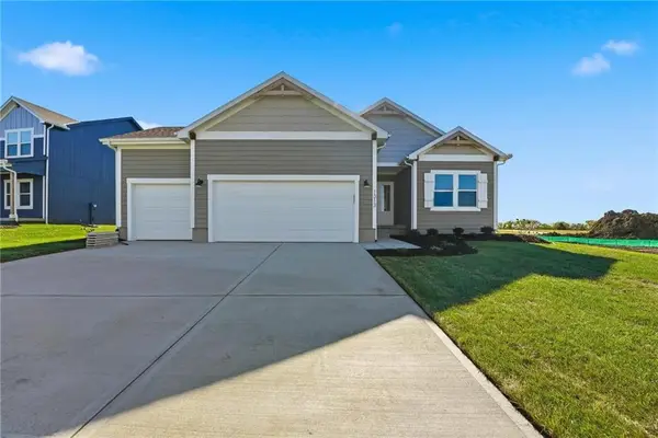 1313 SE Ranchland Street, Lee's Summit, MO 64081