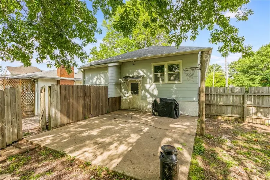 424 Dickinson Street, Chillicothe, MO 64601 - Image #2