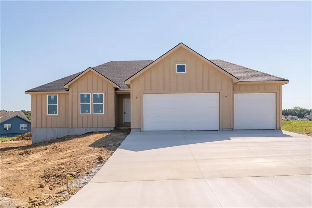 16729 Pinehurst Drive, Basehor, KS 66007 - Image #1