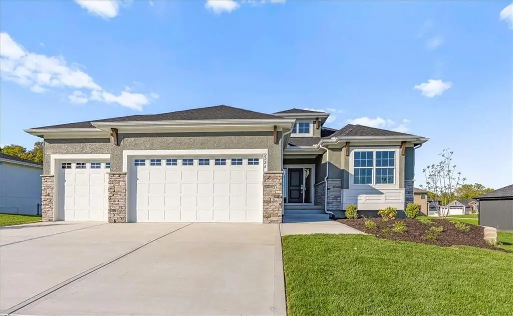 2226 SW Heartland Court, Lees Summit, MO 64082 - Image #1