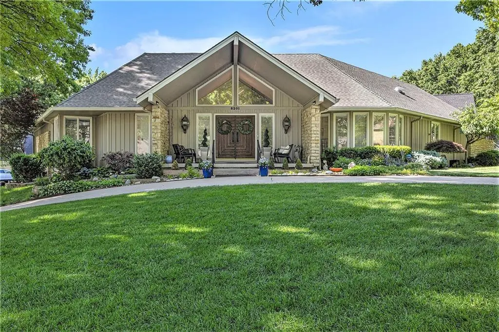8201 W 100th Terrace, Overland Park, KS 66212 - Image #1