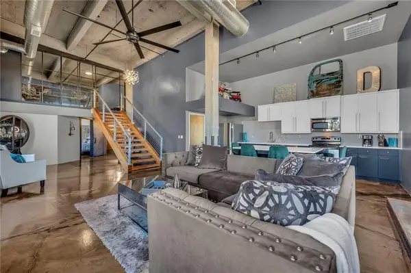 360 W Pershing Road #310, Kansas City, MO 64108