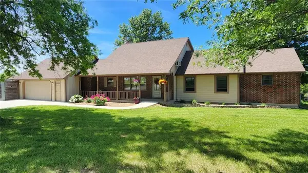 19819 Mclouth Road, Tonganoxie, KS 66086