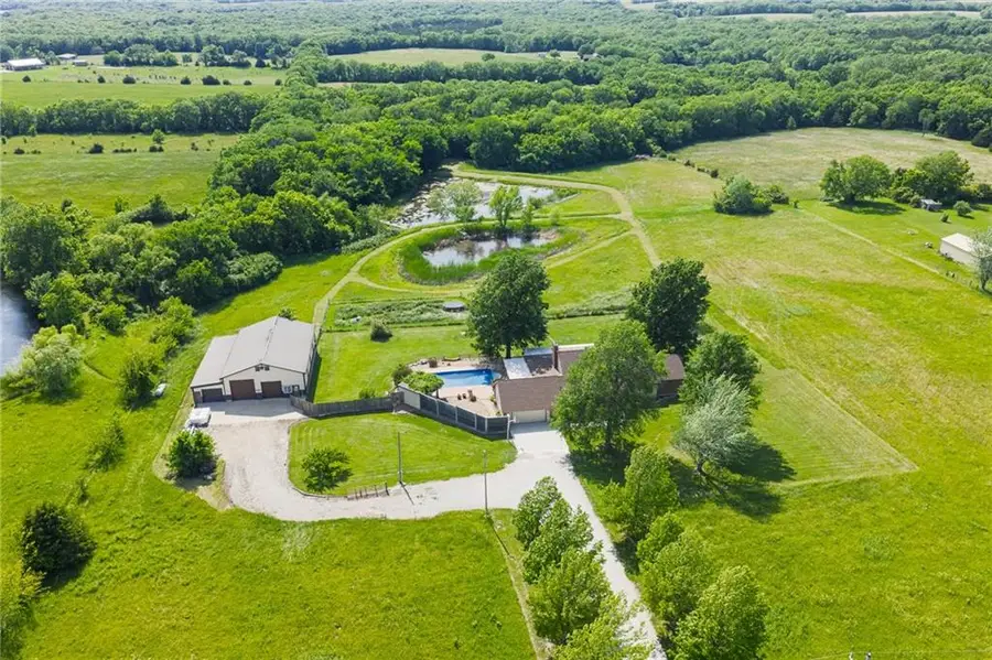 19819 Mclouth Road, Tonganoxie, KS 66086 - Image #3