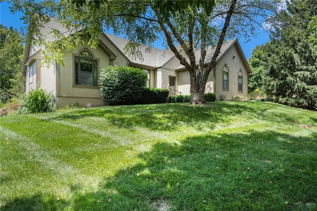 13724 Pembroke Circle, Leawood, KS 66224 - Image #1