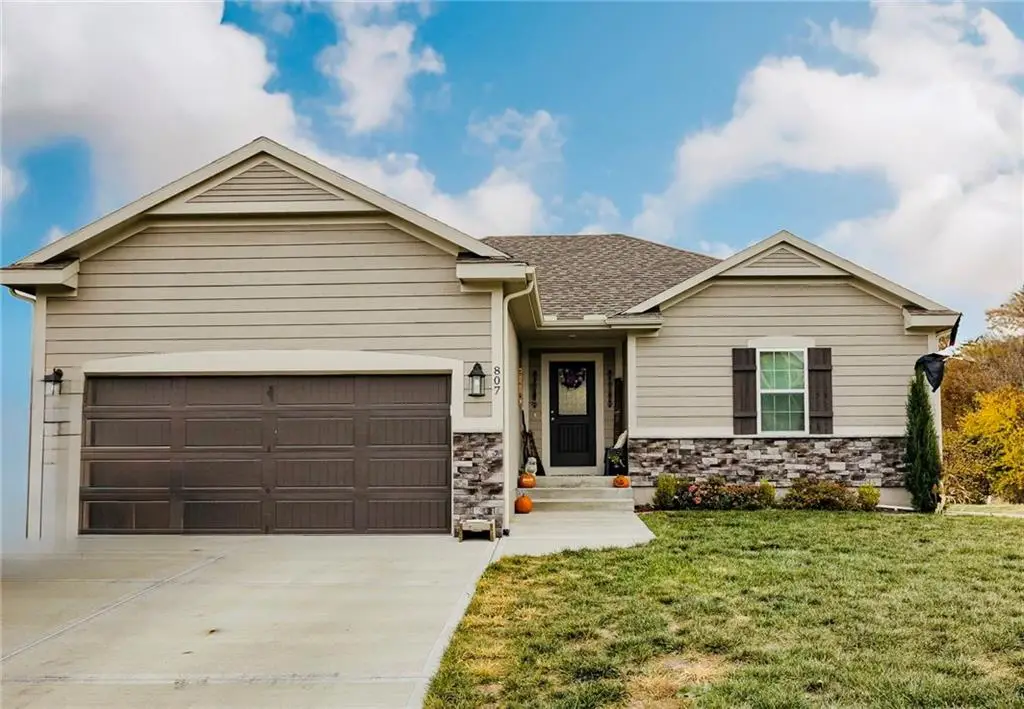 807 N Whispering Hills Drive, Lone Jack, MO 64070 - Image #1