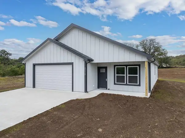 25512 Metro Avenue, Tonganoxie, KS 66086