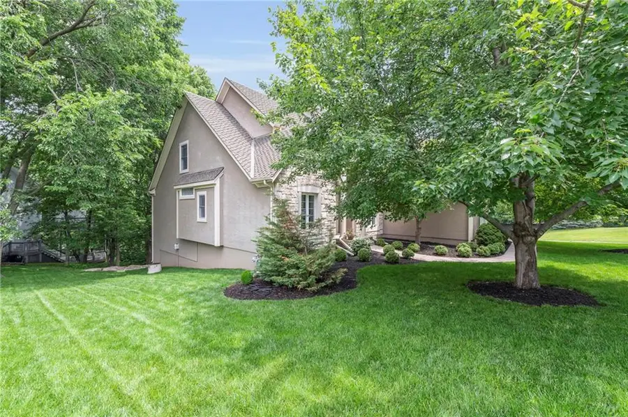 5733 NW North Pointe Terrace, Parkville, MO 64152 - Image #3