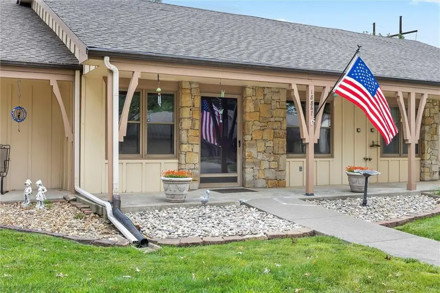 18867 Sunrise Drive, Belton, MO 64012 - Image #2