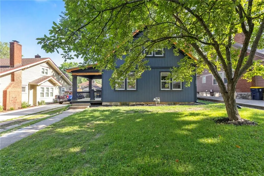 17 E 65th Terrace, Kansas City, MO 64113 - Image #1