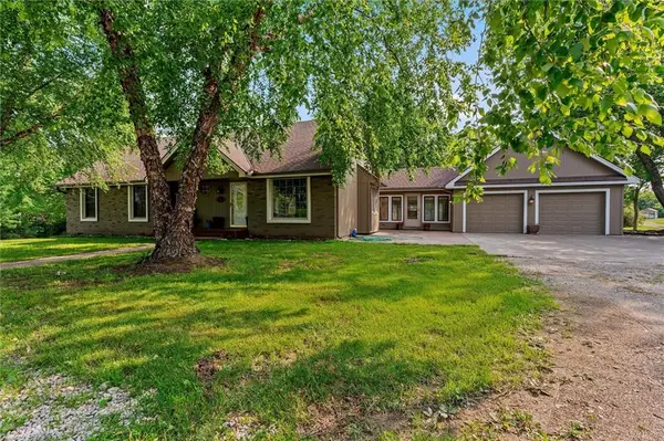 6178 SE Tri County Line Road, Lawson, MO 64062