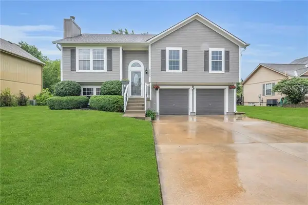 22005 Gracie Drive, Peculiar, MO 64078