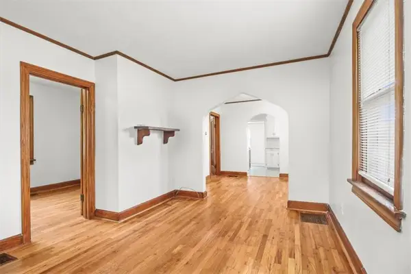 414 Dickinson Road, Independence, MO 64050