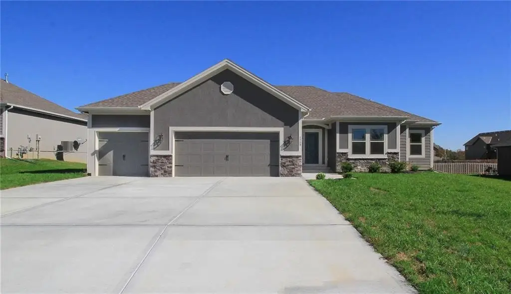 8911 N Monroe Avenue, Kansas City, MO 64156 - Image #1