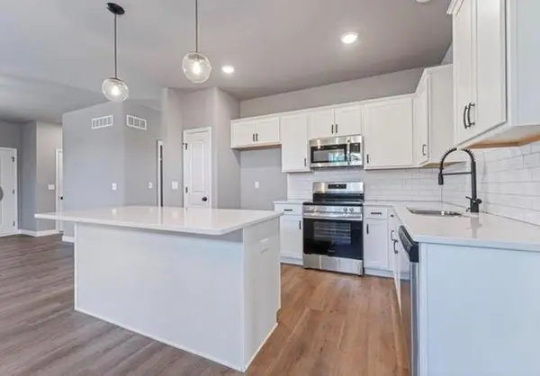 12508 S Parkwood Lane, Lee's Summit, MO 64086