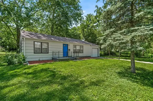 8710 Craig Drive, Overland Park, KS 66212