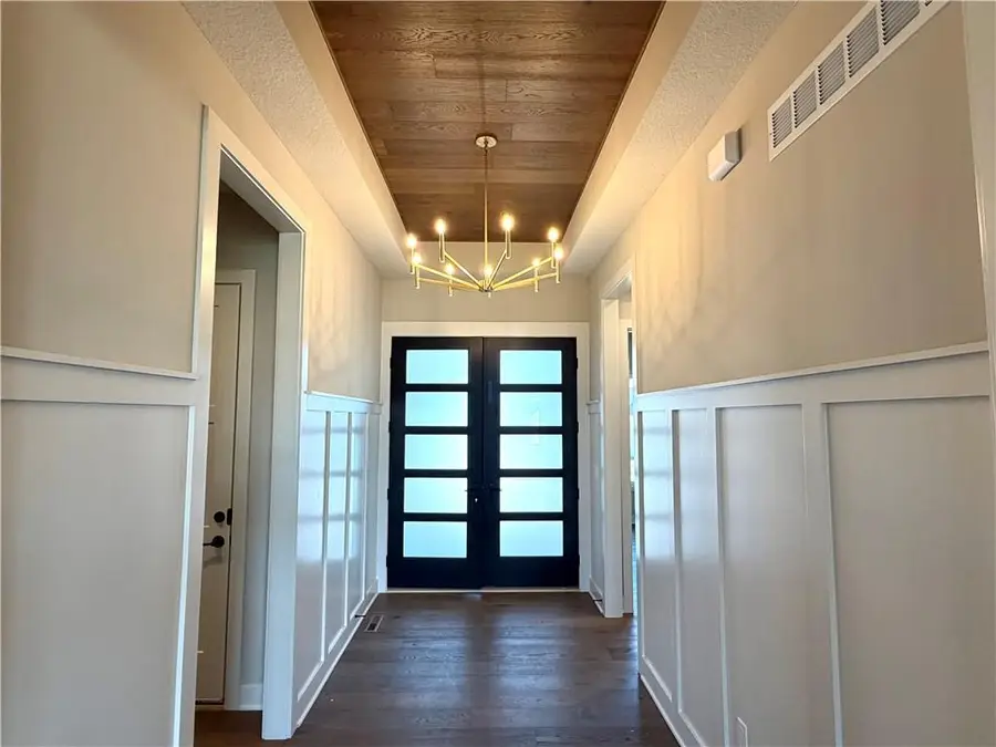 17404 Crystal Street, Overland Park, KS 66221 - Image #2